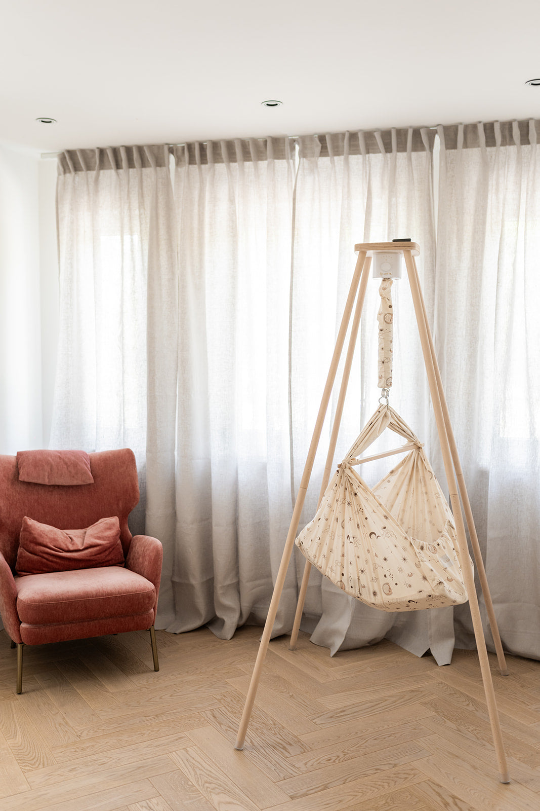 The Baby Hammock with motor and frame for your baby